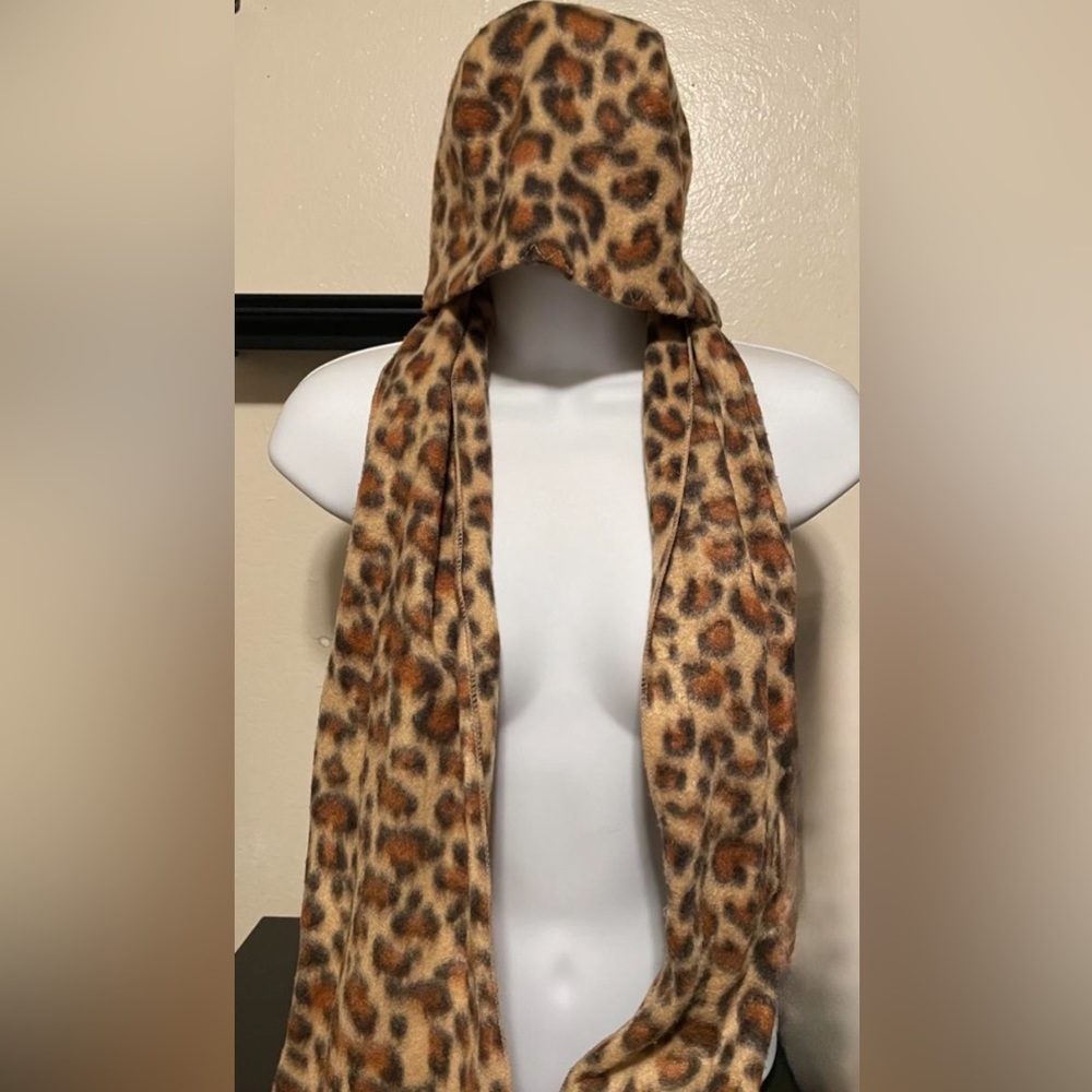 (SOLD‼️) Leopard Print Beanie and Scarf (2 beanie and 1 scarf set)